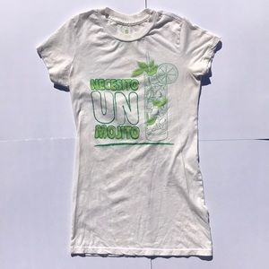 “Necesito un Mojito” graphic tee!🍹